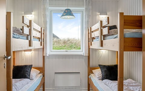 Gottfreda - 330M to the Fjord: Legna, Letto A Castello, Interior Design, Camera Da Letto, Mobilia, Letto, Camera, Telaio Del Letto, Soffitto, Dormitorio