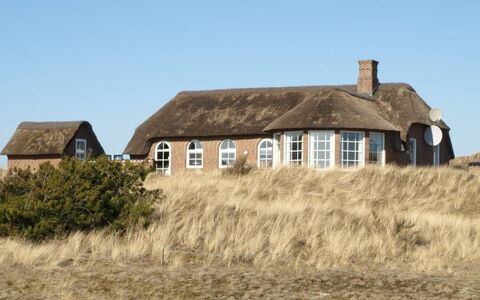 Aslaug - 500M from the Sea: Legna, Tetto, Architettura, Casa, Casa, Villetta, Raccordo, Latifoglie, Pendenza, Estate