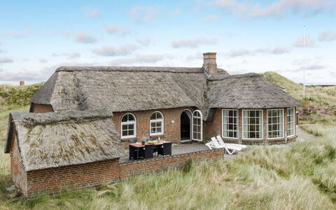 Aslaug - 500M from the Sea: Legna, Tetto, Architettura, Casa, Casa, Villetta, Raccordo, Latifoglie, Pendenza, Estate