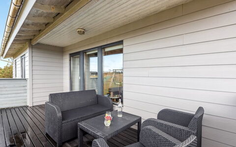 Trineke - from the Sea: Erba, Casa, Tetto, Casa, Villetta, Arbusto, Lotto, Area Rurale, Agriturismo, Groundcover