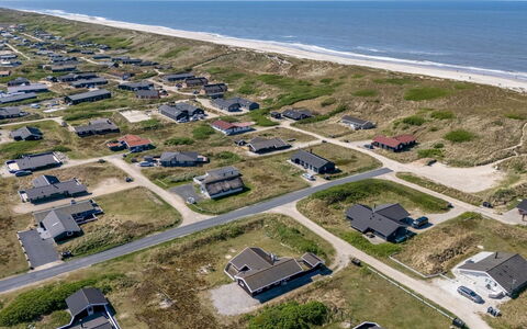 Sylta - from the Sea: Arbusto, Urban Design, Groundcover, Brick, Appartamento, Estate, Muratura, Balcone, Landscaping
