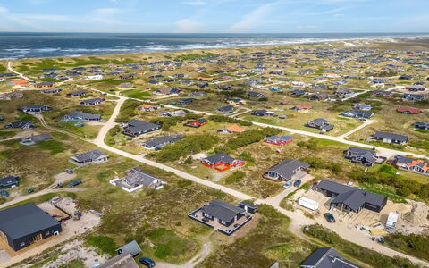 Arbnora - 400M from the Sea: Costruzione, Casa, Legna, Casa, Tetto, Villetta, Zona Residenziale, Arbusto, Architettura