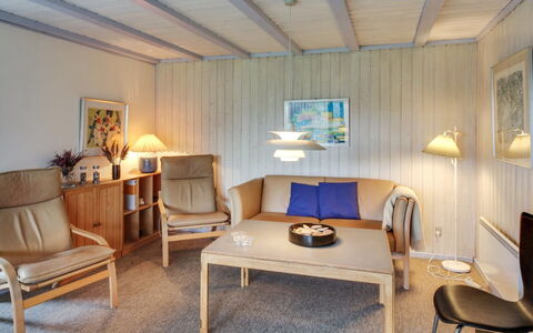 Holte - 700M to the Fjord: Mobilia, Interior Design, Pavimentazione, Legna, Pavimento, Soffitto, Camera, Divano, Soggiorno, Cornice
