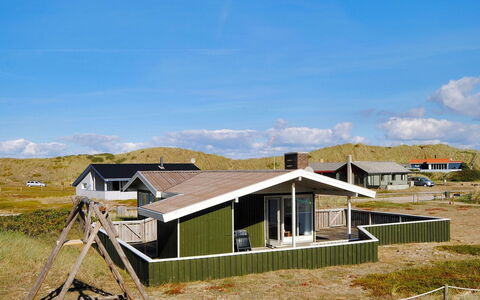 Aase - from the Sea: Tetto, Casa, Casa, Villetta, Raccordo, Estate, Driveway, Edifici Giardino, Cortile, Capannone