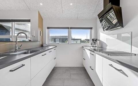 Niesina - from the Sea: Cucina, Controsoffitto, Pavimentazione, Interior Design, Soffitto, Cabinetry, Pavimento, Lavello, Apparecchio Major, Elettrodomestico Da Cucina