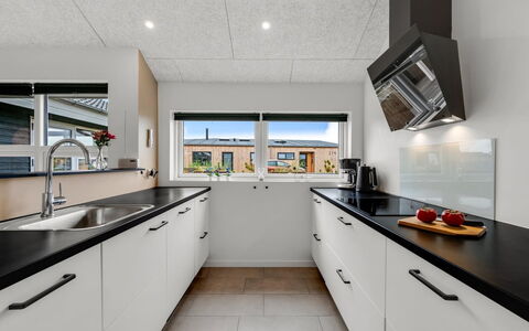 Niesina - from the Sea: Cucina, Controsoffitto, Interior Design, Soffitto, Pavimentazione, Cabinetry, Lampada, Elettrodomestico Da Cucina, Apparecchio Major, Cucina Stufa