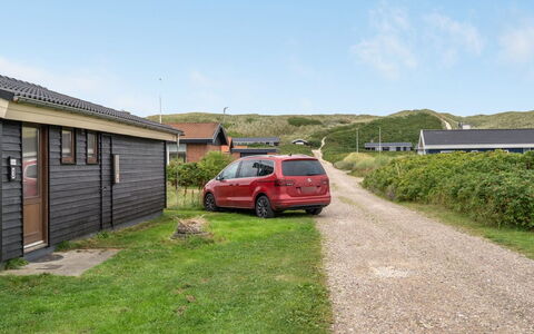 Leleks - 200M from the Sea: Arbusto, Urban Design, Groundcover, Brick, Appartamento, Estate, Muratura, Balcone, Landscaping