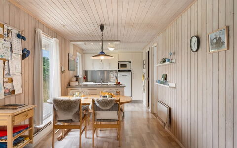 Steffen - 450M to the Fjord: Pavimentazione, Interior Design, Mobilia, Legna, Soffitto, Pavimento, Pavimento In Legno, Camera, Cucina & Sala Da Pranzo Tavolo, Sala Da Pranzo