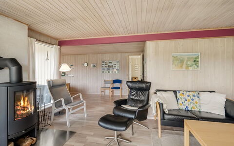 Steffen - 450M to the Fjord: Mobilia, Interior Design, Pavimentazione, Pavimento, Legna, Soffitto, Soggiorno, Pavimento In Legno, Camera, Illuminazione