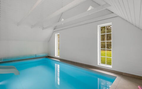 Nilla - 2.1Km from the Sea: Pavimentazione, Soffitto, Pavimento, Piscina, Attico, Design, Illuminazione Diurna, Fascio, Hotel