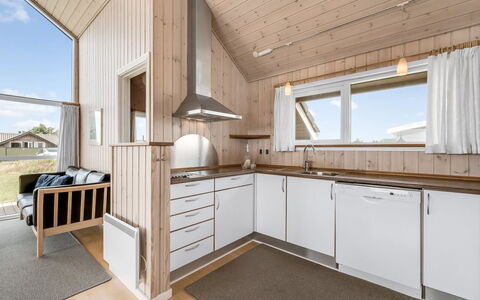 Cristine - 400M from the Sea: Legna, Soffitto, Pavimentazione, Interior Design, Pavimento, Casa, Cucina, Camera, Color Legno, Latifoglie
