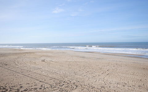 Cristine - 400M from the Sea: Tetto, Casa, Casa, Villetta, Raccordo, Estate, Driveway, Edifici Giardino, Cortile, Capannone