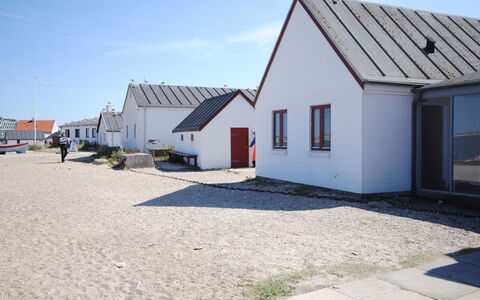 Suki - 650M from the Sea: Legna, Tetto, Architettura, Casa, Casa, Villetta, Raccordo, Latifoglie, Pendenza, Estate
