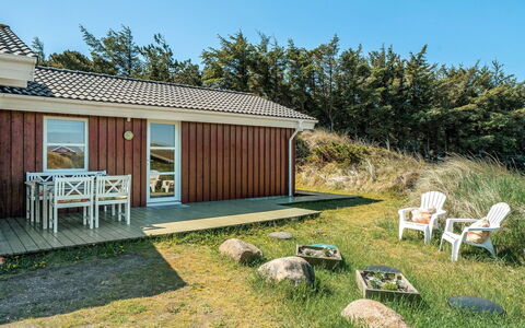 Sighwarth - 350M from the Sea: Arbusto, Urban Design, Groundcover, Brick, Appartamento, Estate, Muratura, Balcone, Landscaping