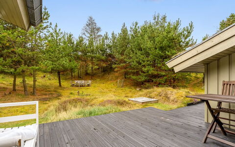 Hereth - 700M from the Sea: Legna, Plank, Latifoglie, Deck, Color Legno, Villetta, Raccordo, Pavimento In Legno, Shade, Portico