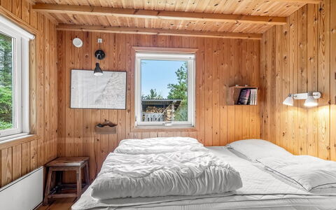 Hereth - 700M from the Sea: Legna, Camera Da Letto, Bedding, Letto, Lenzuolo, Interior Design, Casa, Soffitto, Latifoglie, Telaio Del Letto