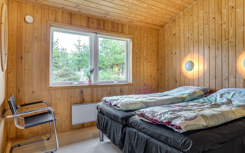 Hereth - 700M from the Sea: Legna, Camera Da Letto, Soffitto, Casa, Bedding, Letto, Congelamento, Lenzuolo, Telaio Del Letto, Color Legno
