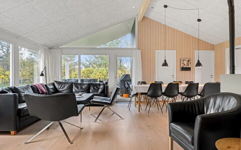 Franke - 1.1Km from the Sea: Soffitto, Pavimentazione, Interior Design, Pavimento, Materiale Composito, Mobilia, Ricorrere, Hotel, Design, Illuminazione Diurna