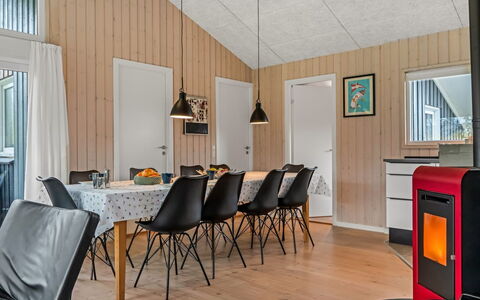 Franke - 1.1Km from the Sea: Soffitto, Pavimentazione, Interior Design, Pavimento, Materiale Composito, Mobilia, Ricorrere, Hotel, Design, Illuminazione Diurna