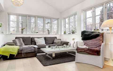 Amine - 700M from the Sea: Mobilia, Interior Design, Divano, Pavimentazione, Pavimento, Soggiorno, Legna, Pavimento In Legno, Casa, Appartamento