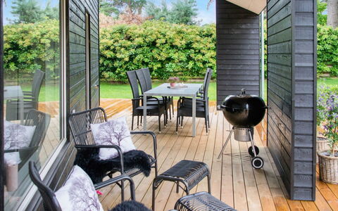 Dorthie - 800M from the Sea: Legna, Casa, Villetta, Casa, Tetto, Area Rurale, Raccordo, Log Cabin, Edifici Giardino, Latifoglie