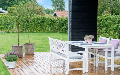 Dorthie - 800M from the Sea