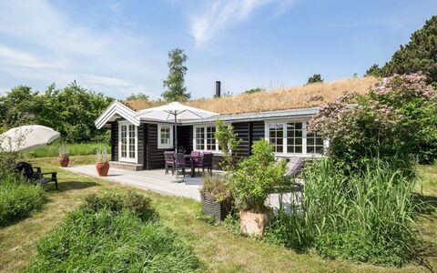 Ottil - 1Km from the Sea: Legna, Casa, Villetta, Casa, Tetto, Area Rurale, Raccordo, Log Cabin, Edifici Giardino, Latifoglie