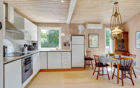Mile - 260M from the Sea: Interior Design, Pavimentazione, Cucina, Mobilia, Legna, Soffitto, Controsoffitto, Pavimento, Lampada, Elettrodomestico Da Cucina