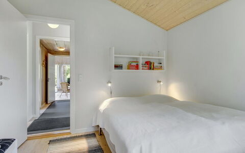 Mile - 260M from the Sea: Legna, Interior Design, Pavimentazione, Soffitto, Pavimento, Camera Da Letto, Camera, Casa, Letto, Pavimento In Legno