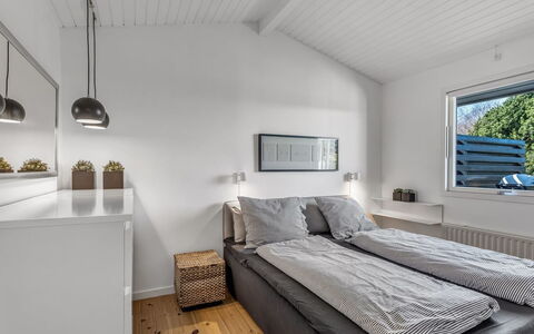 Allaine - 500M from the Sea: Interior Design, Soffitto, Legna, Camera Da Letto, Letto, Pavimentazione, Pavimento, Mobilia, Camera, Illuminazione