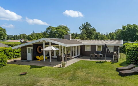 Allaine - 500M from the Sea: Legna, Casa, Villetta, Casa, Tetto, Area Rurale, Raccordo, Log Cabin, Edifici Giardino, Latifoglie