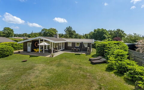Allaine - 500M from the Sea: Legna, Casa, Villetta, Casa, Tetto, Area Rurale, Raccordo, Log Cabin, Edifici Giardino, Latifoglie