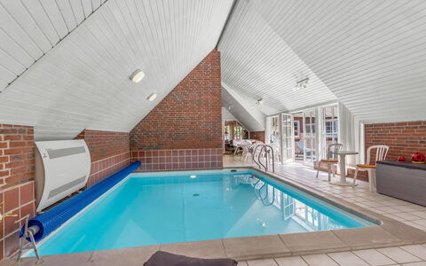 Pauna - 50M from the Sea: Materiale Composito, Brick, Piscina, Muratura, Villetta, Soffitto, Estate, Sedia, Mobili Da Esterno, Illuminazione Diurna