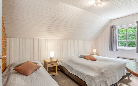 Pauna - 50M from the Sea: Letto, Camera Da Letto, Legna, Lenzuolo, Interior Design, Bedding, Soffitto, Pavimento, Pavimentazione, Mobilia