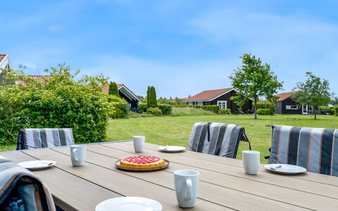 Birtir - 1.2Km from the Sea: Erba, Casa, Tetto, Casa, Villetta, Arbusto, Lotto, Area Rurale, Agriturismo, Groundcover