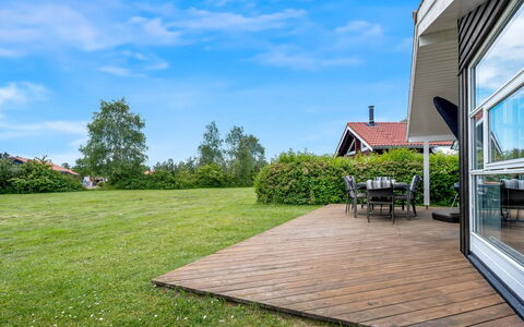 Birtir - 1.2Km from the Sea: Erba, Casa, Tetto, Casa, Villetta, Arbusto, Lotto, Area Rurale, Agriturismo, Groundcover