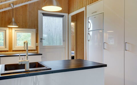 Uolevi - 200M from the Sea: Pavimentazione, Parete, Pavimento, Interior Design, Legna, Soffitto, Pavimento In Legno, Illuminazione, Mobilia, Pavimento Laminato