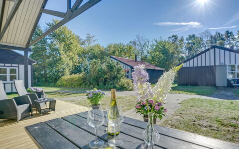 Bergit - 55M from the Sea: Legna, Tetto, Casa, Casa, Architettura, Raccordo, Lotto, Villetta, Capannone, Edifici Giardino