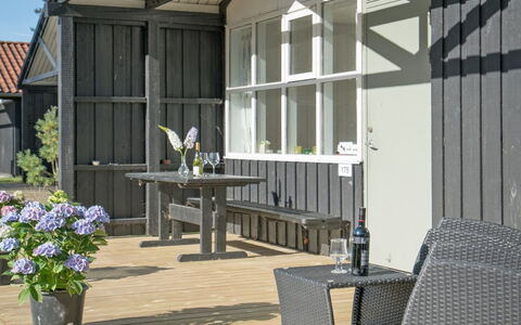 Bergit - 55M from the Sea: Legna, Tetto, Casa, Casa, Architettura, Raccordo, Lotto, Villetta, Capannone, Edifici Giardino