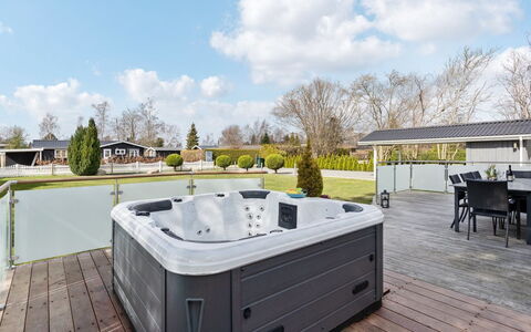 Justiina - 800M from the Sea: Legna, Casa, Villetta, Casa, Tetto, Area Rurale, Raccordo, Log Cabin, Edifici Giardino, Latifoglie