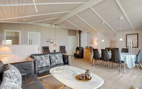 Justiina - 800M from the Sea: Legna, Casa, Villetta, Casa, Tetto, Area Rurale, Raccordo, Log Cabin, Edifici Giardino, Latifoglie