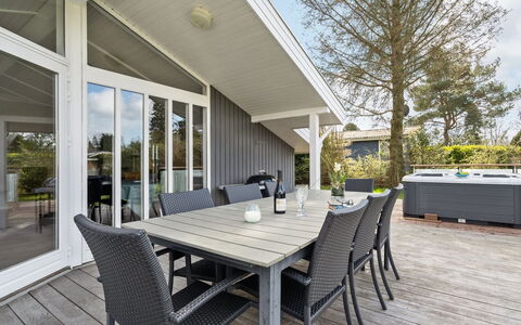 Justiina - 800M from the Sea: Legna, Casa, Villetta, Casa, Tetto, Area Rurale, Raccordo, Log Cabin, Edifici Giardino, Latifoglie