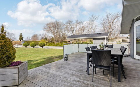 Justiina - 800M from the Sea: Legna, Casa, Villetta, Casa, Tetto, Area Rurale, Raccordo, Log Cabin, Edifici Giardino, Latifoglie