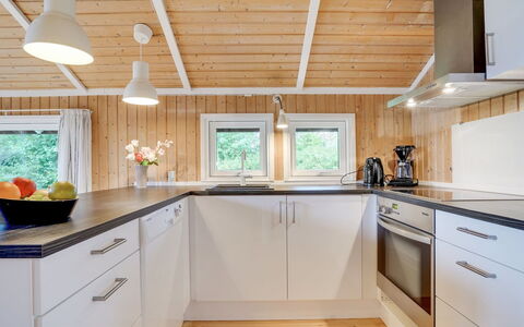 Nafni - 200M from the Sea: Pavimentazione, Parete, Pavimento, Interior Design, Legna, Soffitto, Pavimento In Legno, Illuminazione, Mobilia, Pavimento Laminato