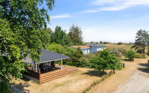 Auke - 100M from the Sea: Casa, Casa, Porta, Tetto, Villetta, Estate, Giardino, Shade, Raccordo, Cortile