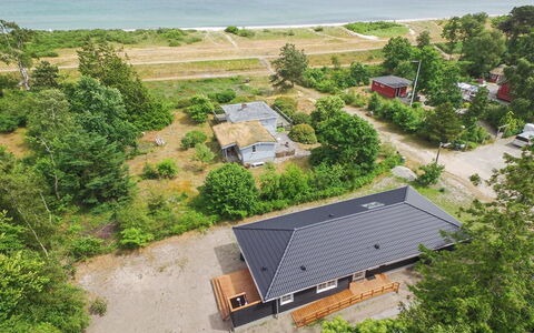 Auke - 100M from the Sea: Casa, Casa, Porta, Tetto, Villetta, Estate, Giardino, Shade, Raccordo, Cortile