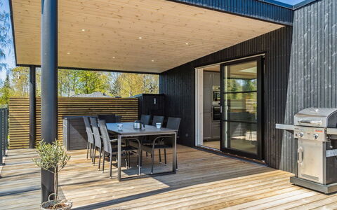 Engli - 90M from the Sea: Zona Residenziale, Arbusto, Casa, Casa, Giardino, Estate, Shade, Landscaping, Prato