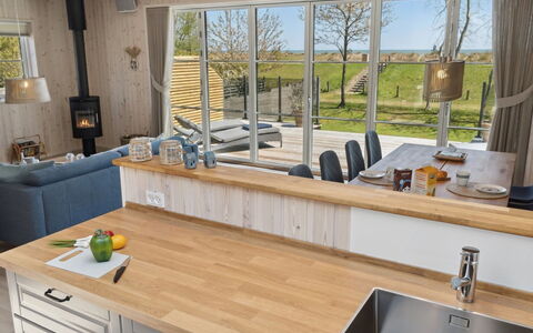 Engli - 90M from the Sea: Mobilia, Pavimentazione, Legna, Controsoffitto, Interior Design, Cucina, Pavimento, Cabinetry, Elettrodomestico Da Cucina, Color Legno