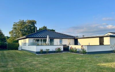 Mayla - 50M from the Sea