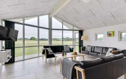 Finja - 500M from the Sea: Zona Residenziale, Tetto, Sobborgo, Driveway, Estate, Camino